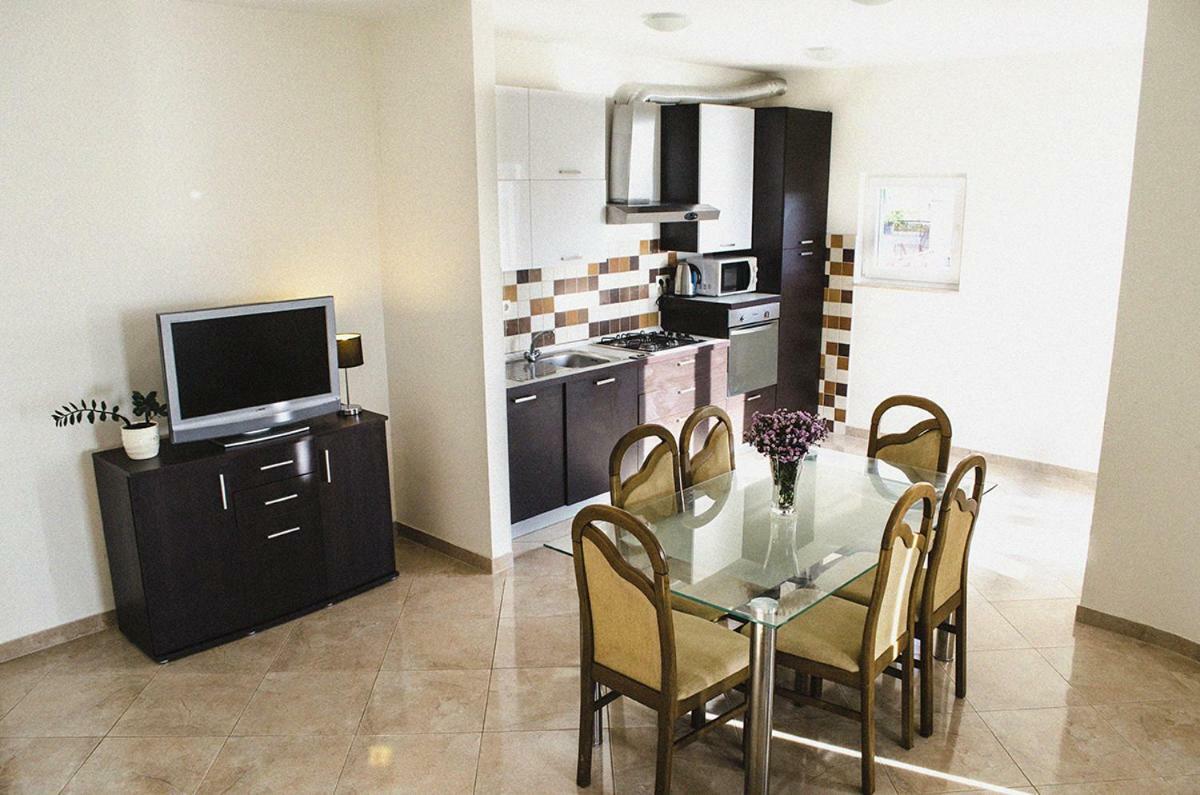 Mars Apartment Trogir Bagian luar foto